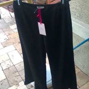 Black Capri pants